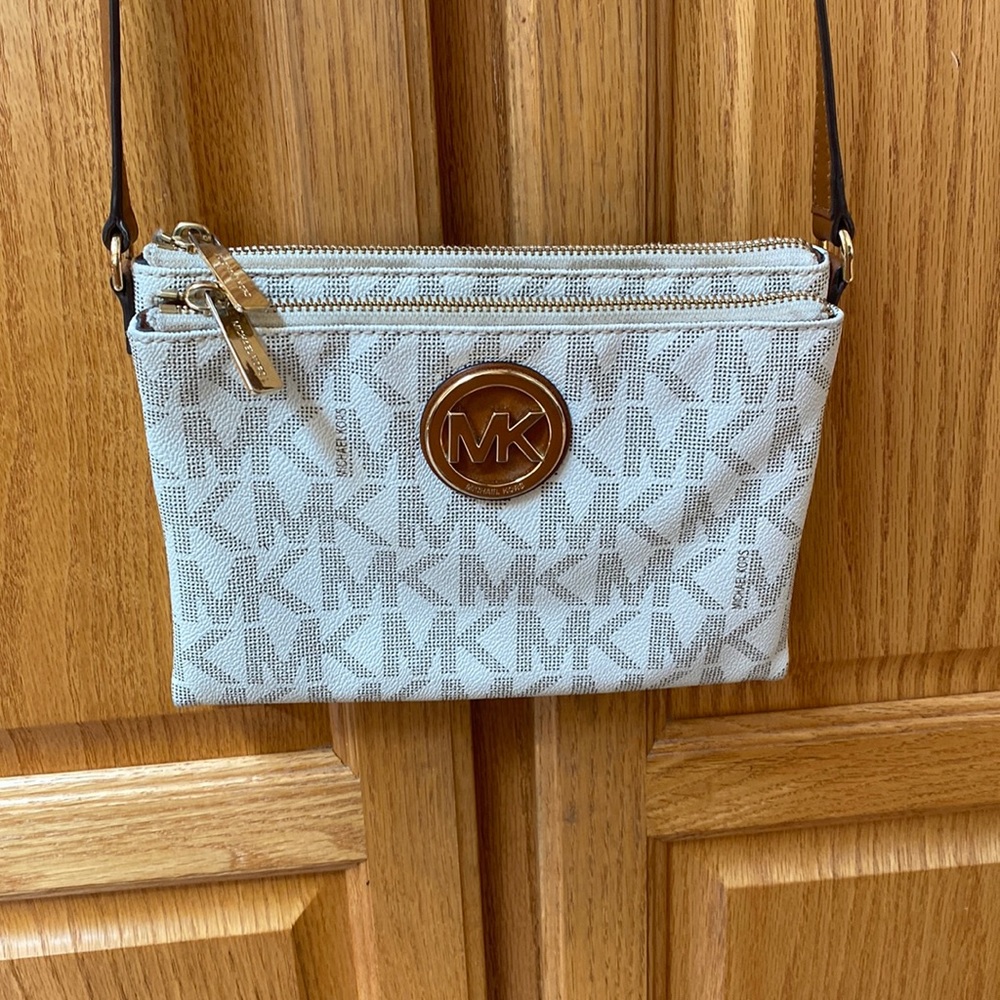 Michael Kors Signature Crossbody bag excellent condition